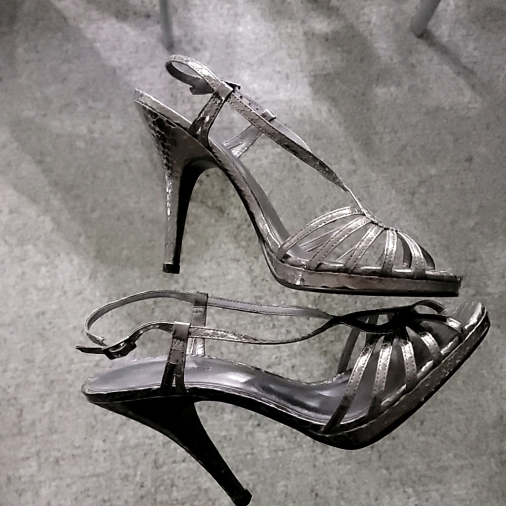 KELLY & KATIE silver heels size 10